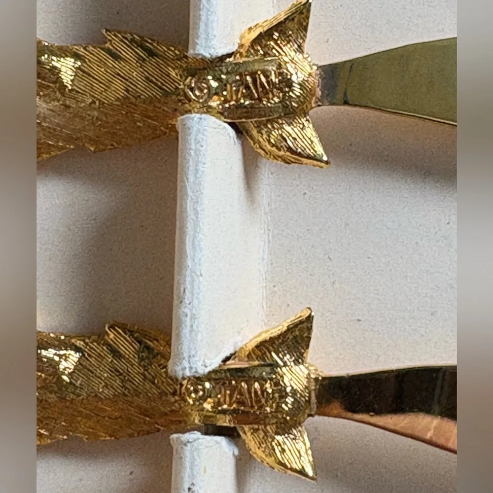 Vintage Janis Collection set of 6 feather-shaped spreaders plated in 24k gold.